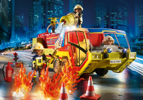 Camion de pompiers et véhicule enflammé_ (2)