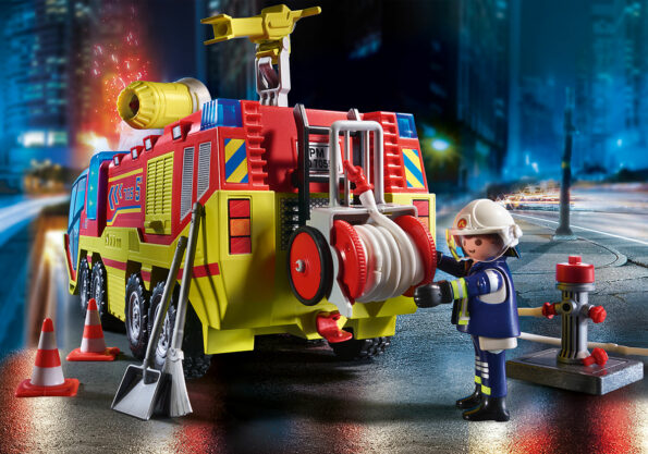 Camion de pompiers et véhicule enflammé_ (3)