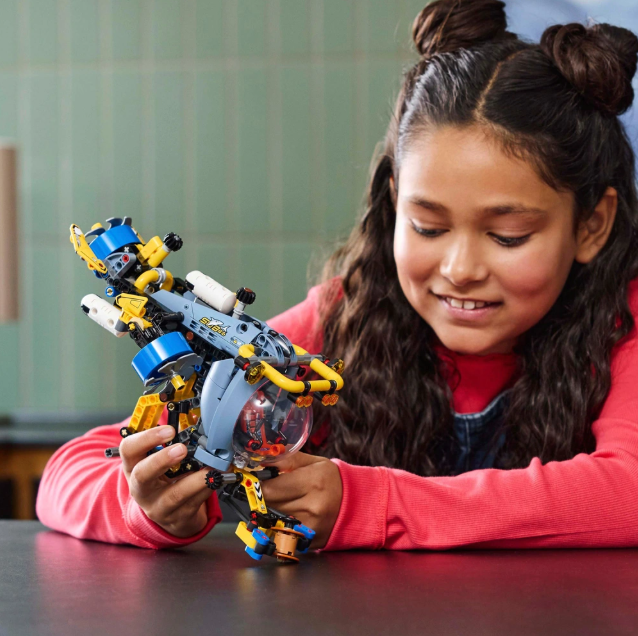 LEGO Technic Le Sous-Marin de Recherche en Haute Mer - 413 pcs - Image 5